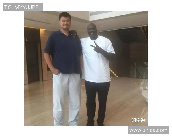 巴蒂尔意外撞击姚明引发NBA赛场风波两位巨星的碰撞背后故事揭秘