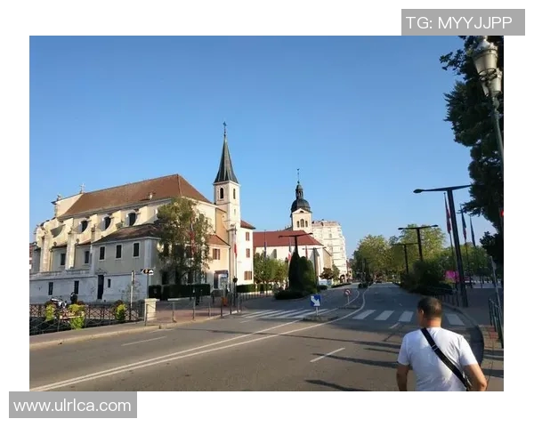 足球明星卡保护套的完美选择让你的收藏更具价值与魅力