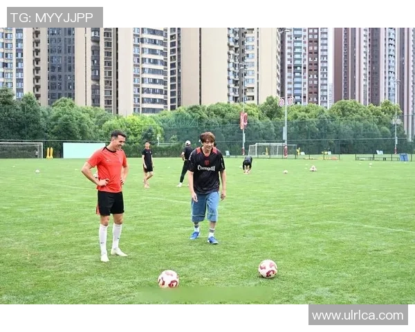 街头偶遇足球明星采访精彩瞬间分享与球迷互动的真实感受